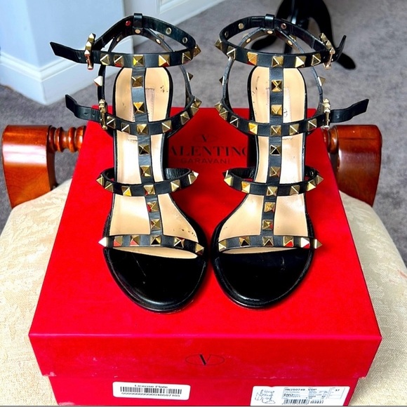 Valentino Garavani | Black Rockstud Ankle Strap Gladiator Sandal - Picture 7 of 10